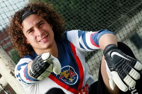 Tuổi của Francisco Guillermo Ochoa Magaa